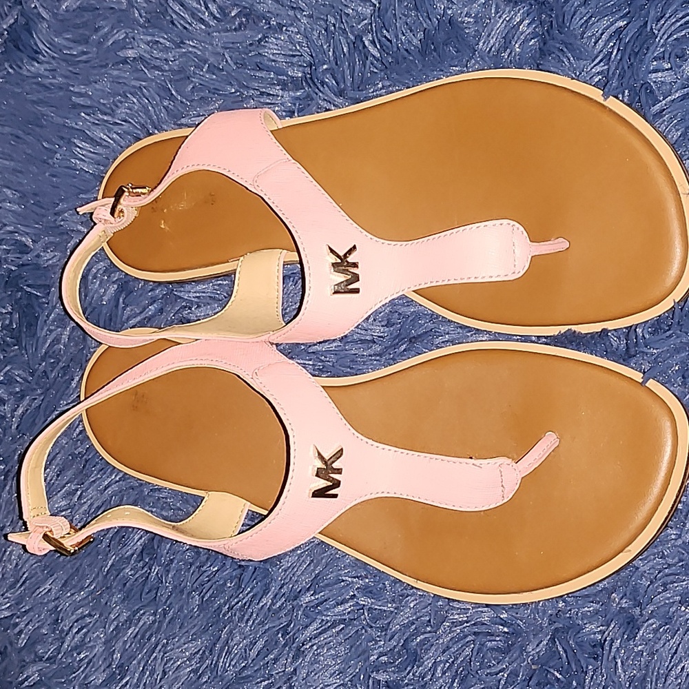 Michael MICHAEL KORS pink thong sandals.